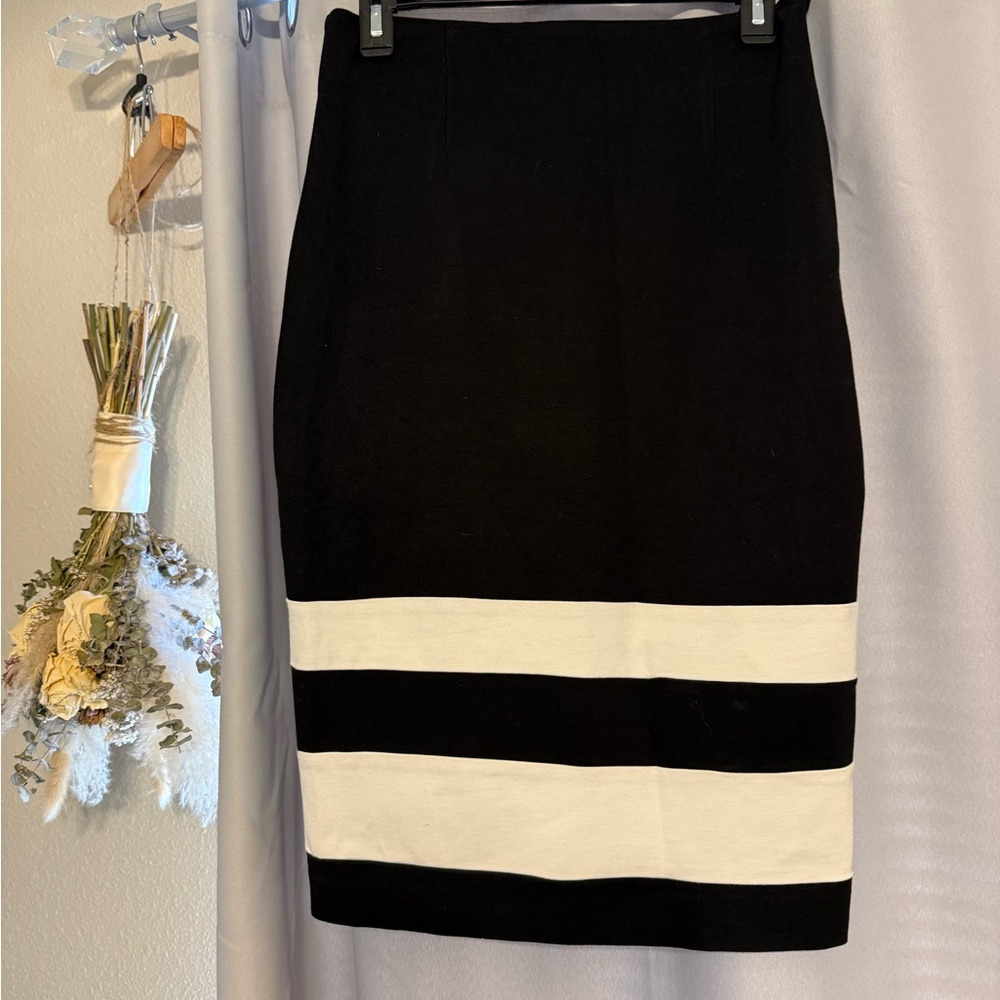 Amanda & Chelsea Elegant Black and White Pencil Skirt - Picture 2 of 3